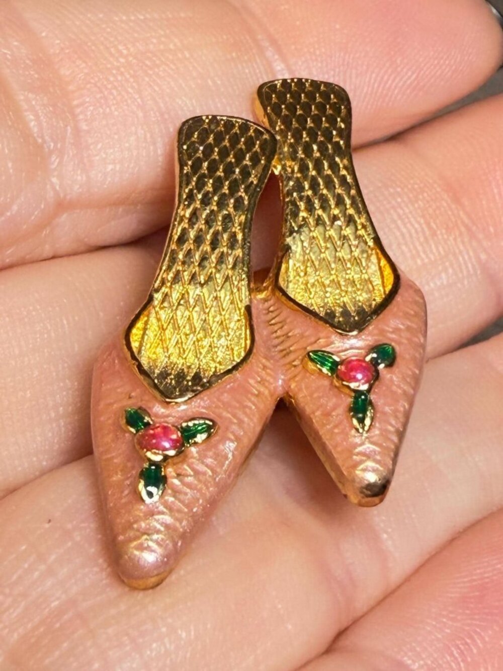 Avon Shoe Brooch Vintage Pink Enamel Gold Tone Heels Tack Pin